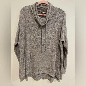 Women’s Style & Co heather gray slouchy sleeve pullover. Size L